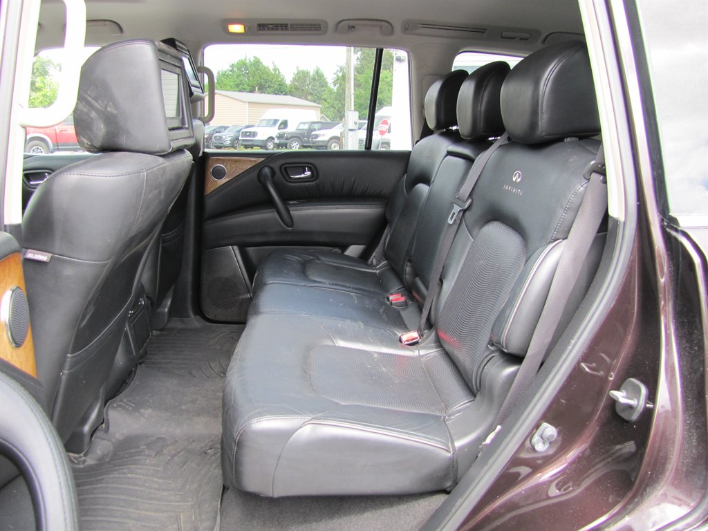 Infiniti QX80 photo 8