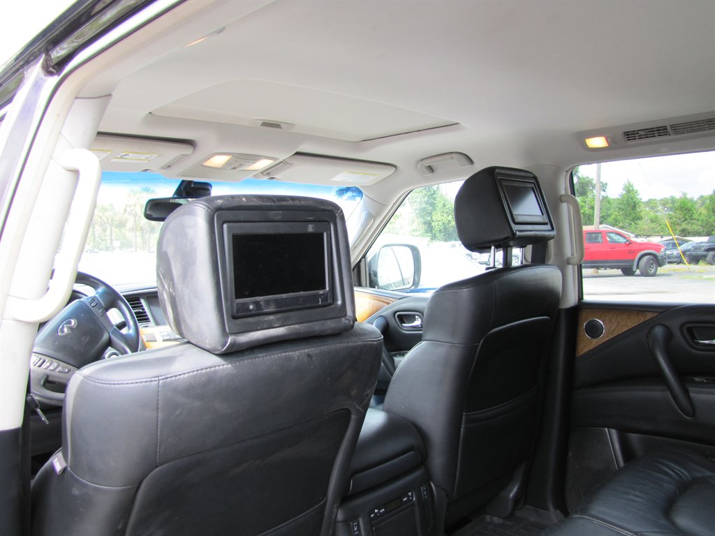 Infiniti QX80 photo 11