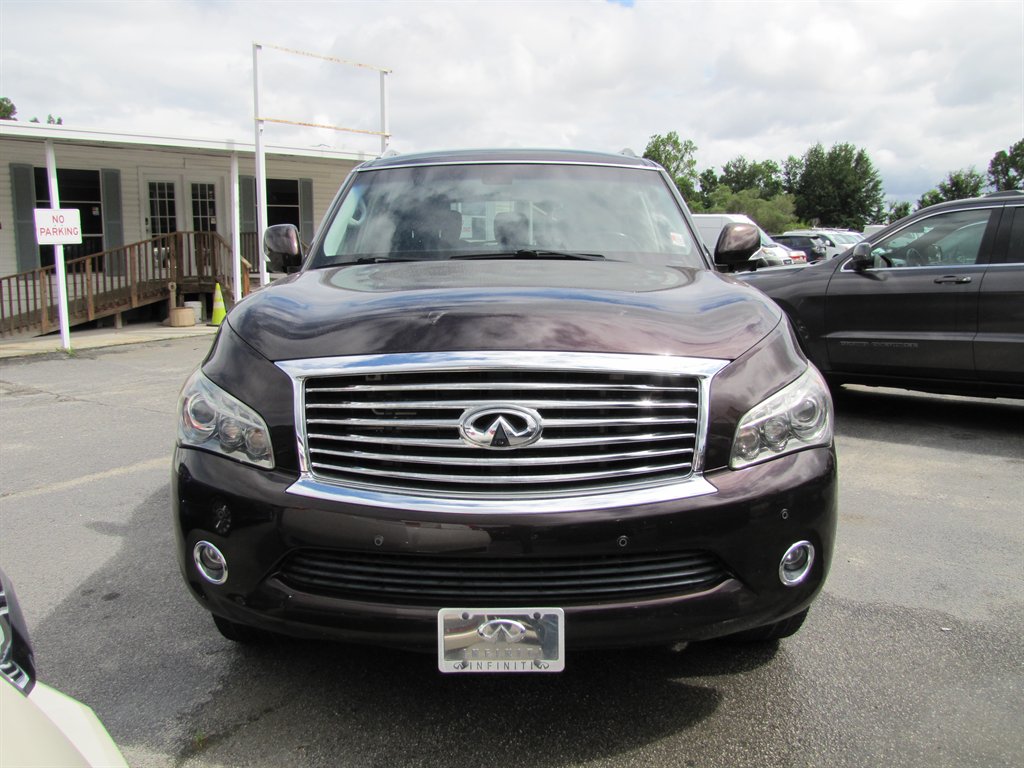 Infiniti QX80 photo 2