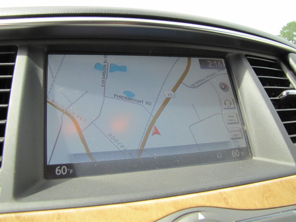 Infiniti QX80 photo 17