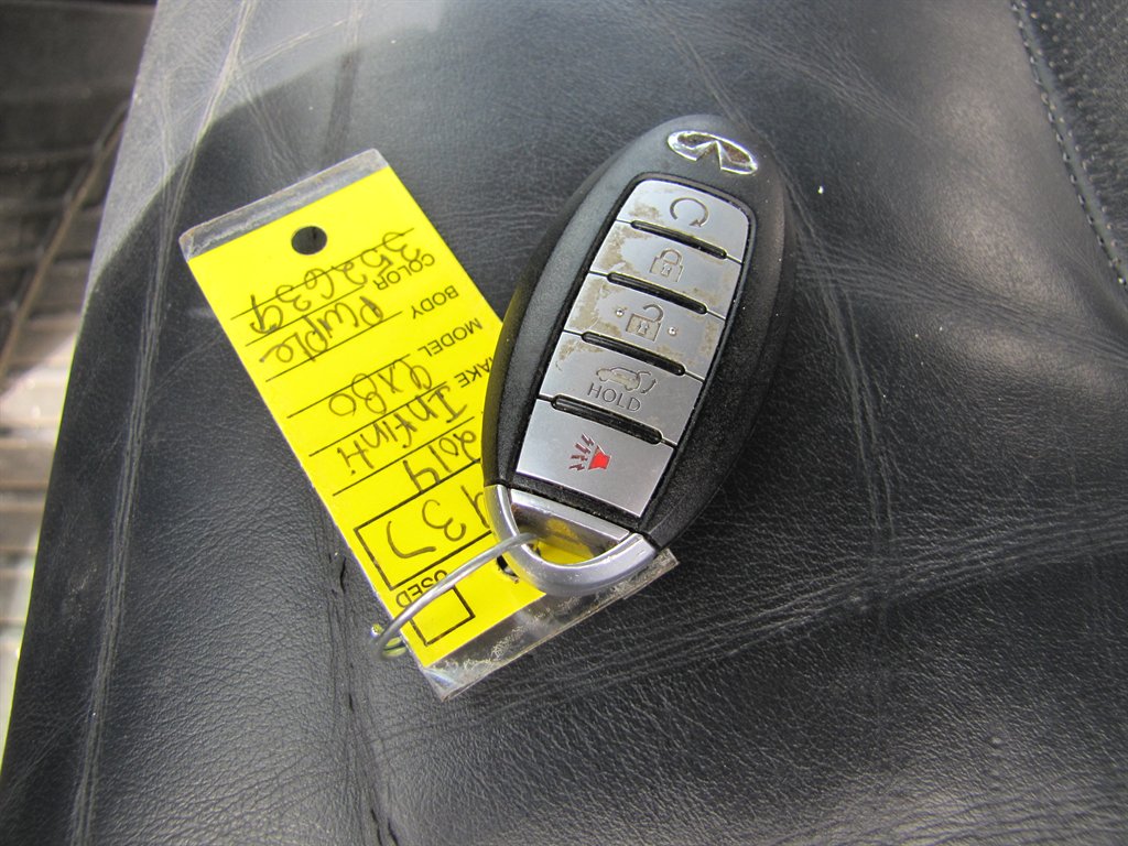 Infiniti QX80 photo 18