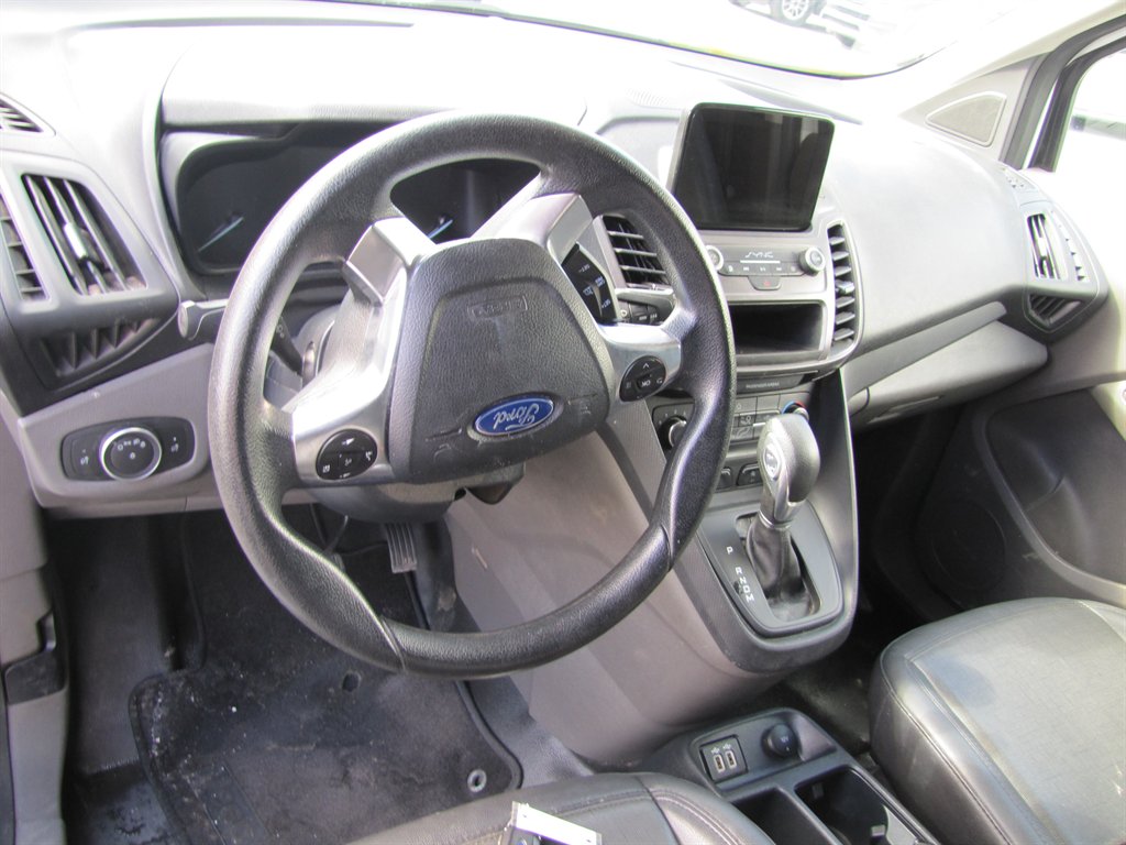 Ford Transit Connect photo 9