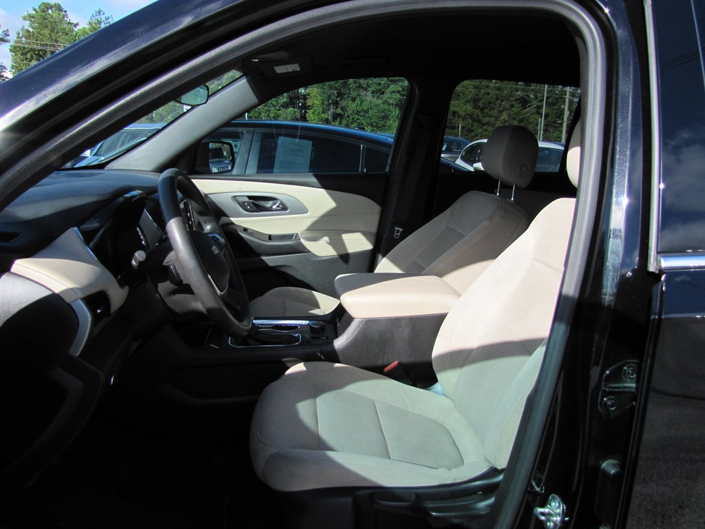 Chevrolet Traverse photo 7