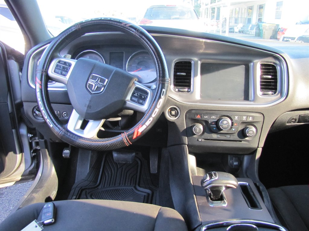 Dodge Charger photo 9