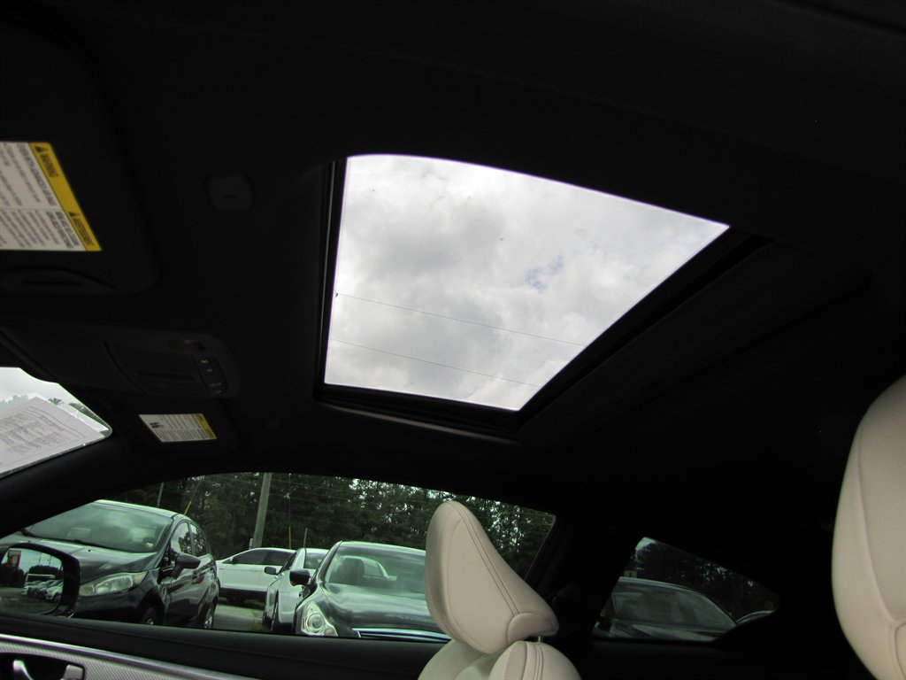 Infiniti Q60 photo 15