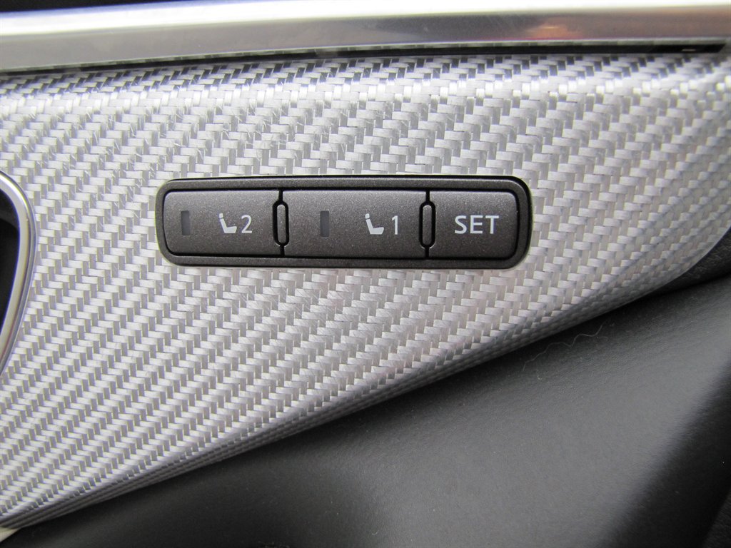 Infiniti Q60 photo 10