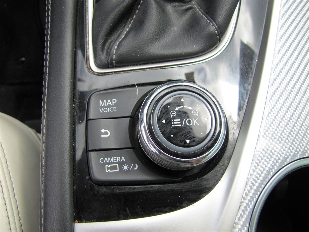 Infiniti Q60 photo 16
