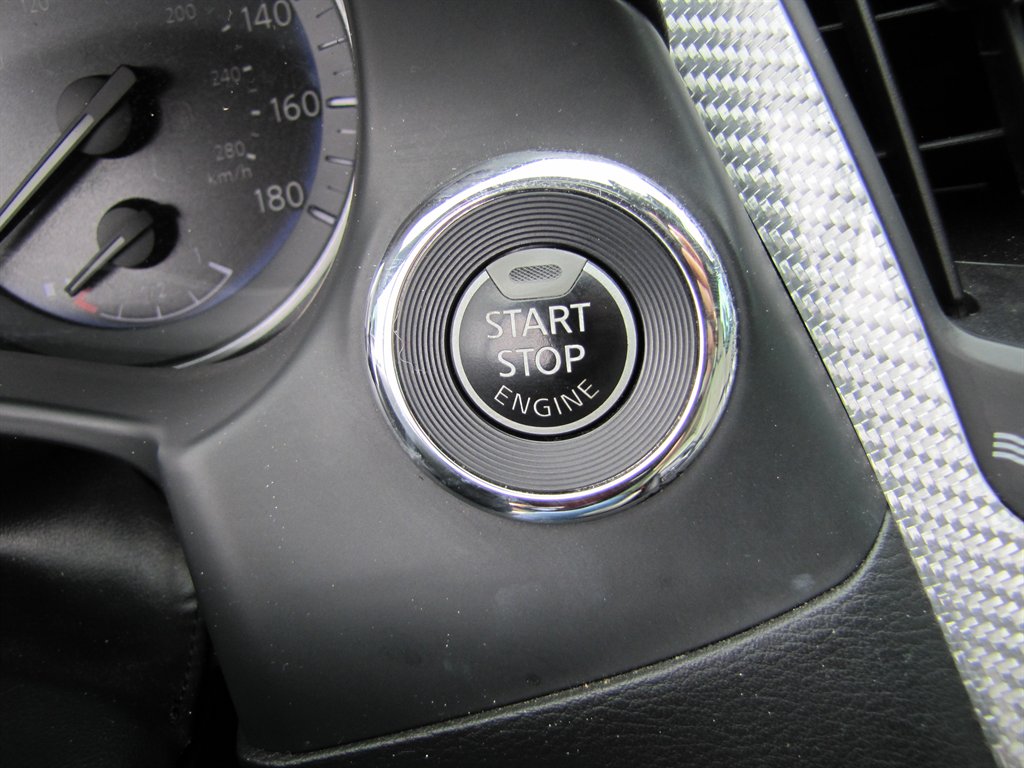 Infiniti Q60 photo 13