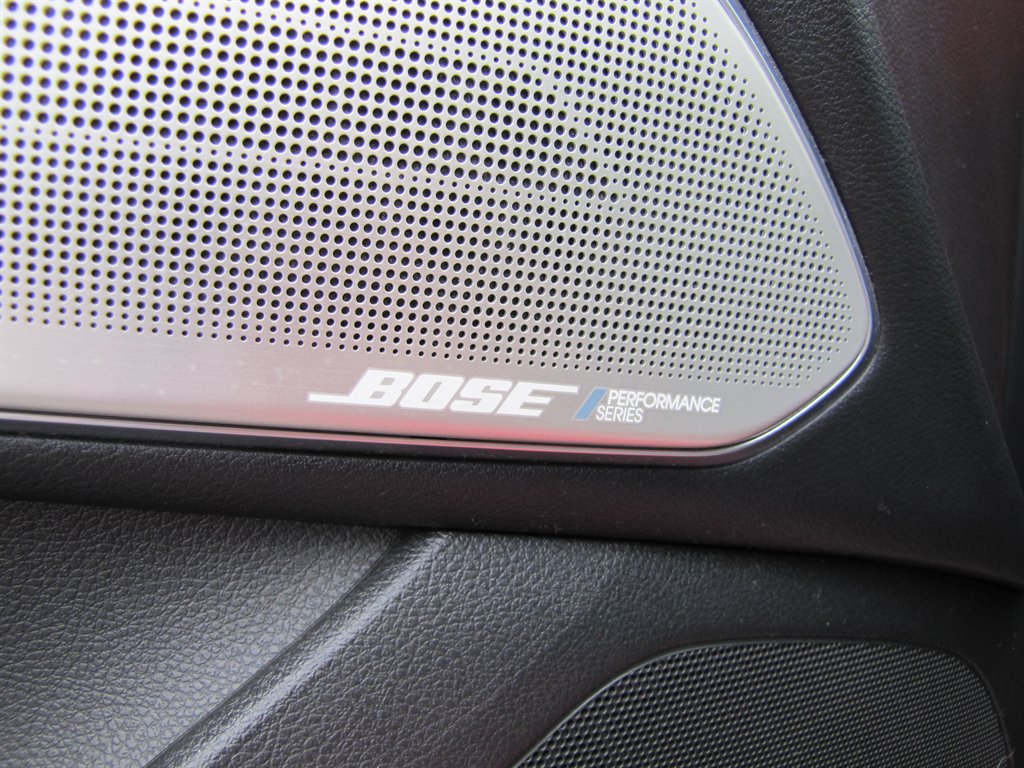 Infiniti Q60 photo 11