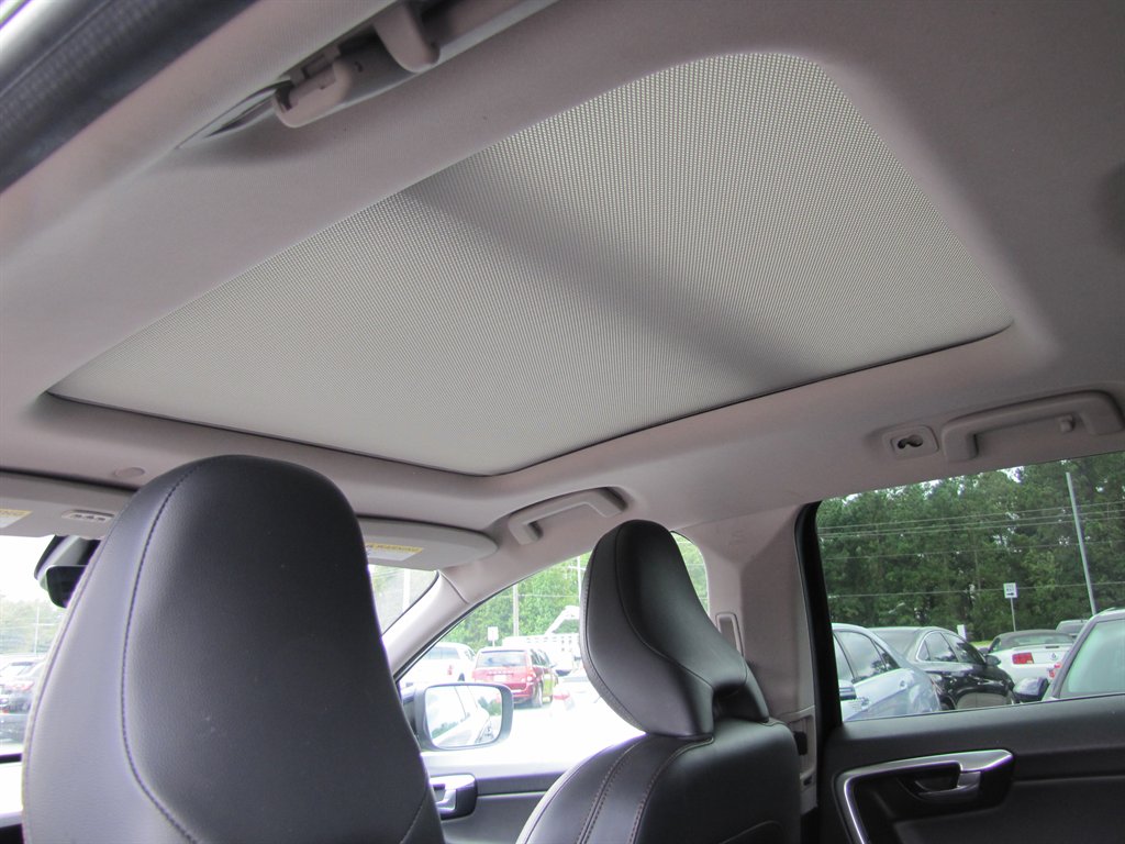 Volvo XC60 photo 10