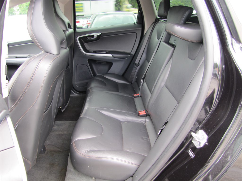 Volvo XC60 photo 8
