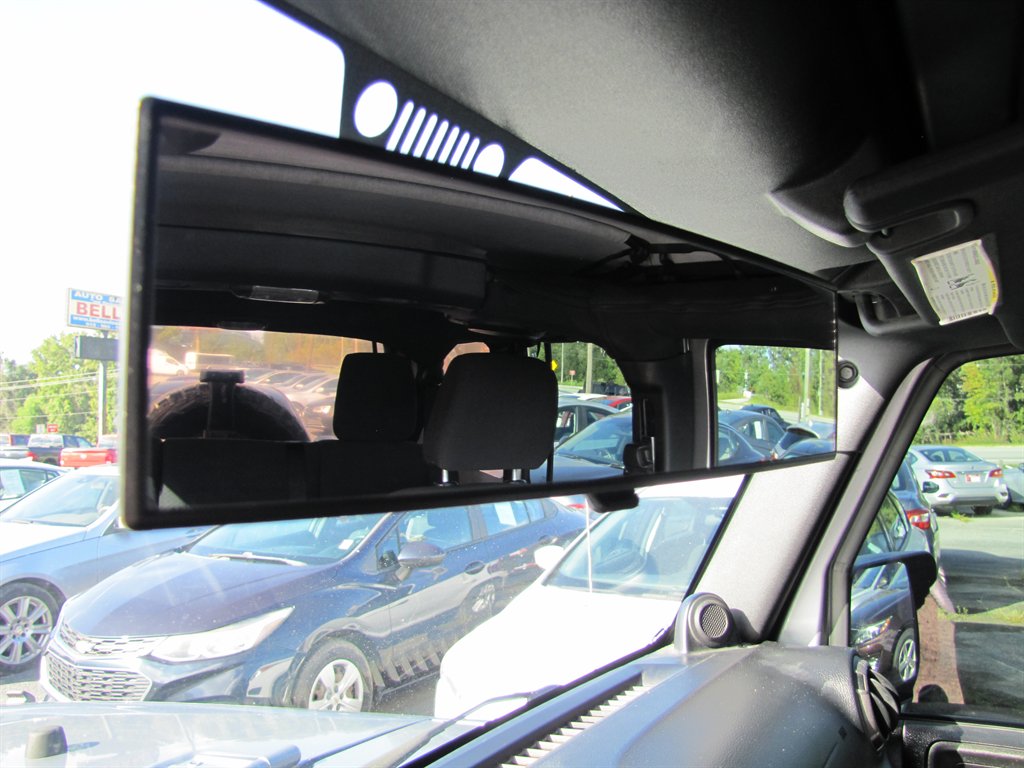 Jeep Wrangler photo 10