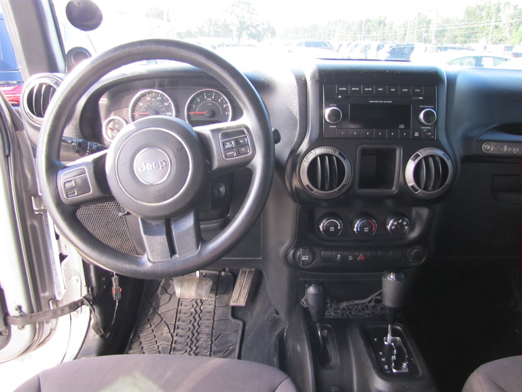 Jeep Wrangler photo 8