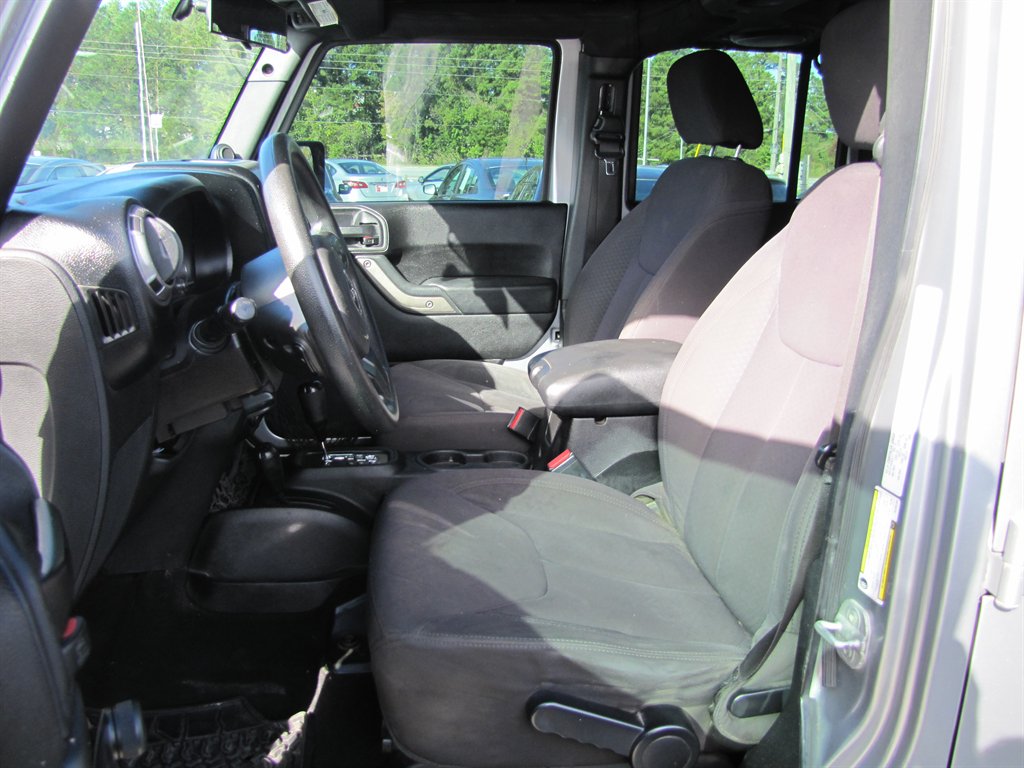 Jeep Wrangler photo 6