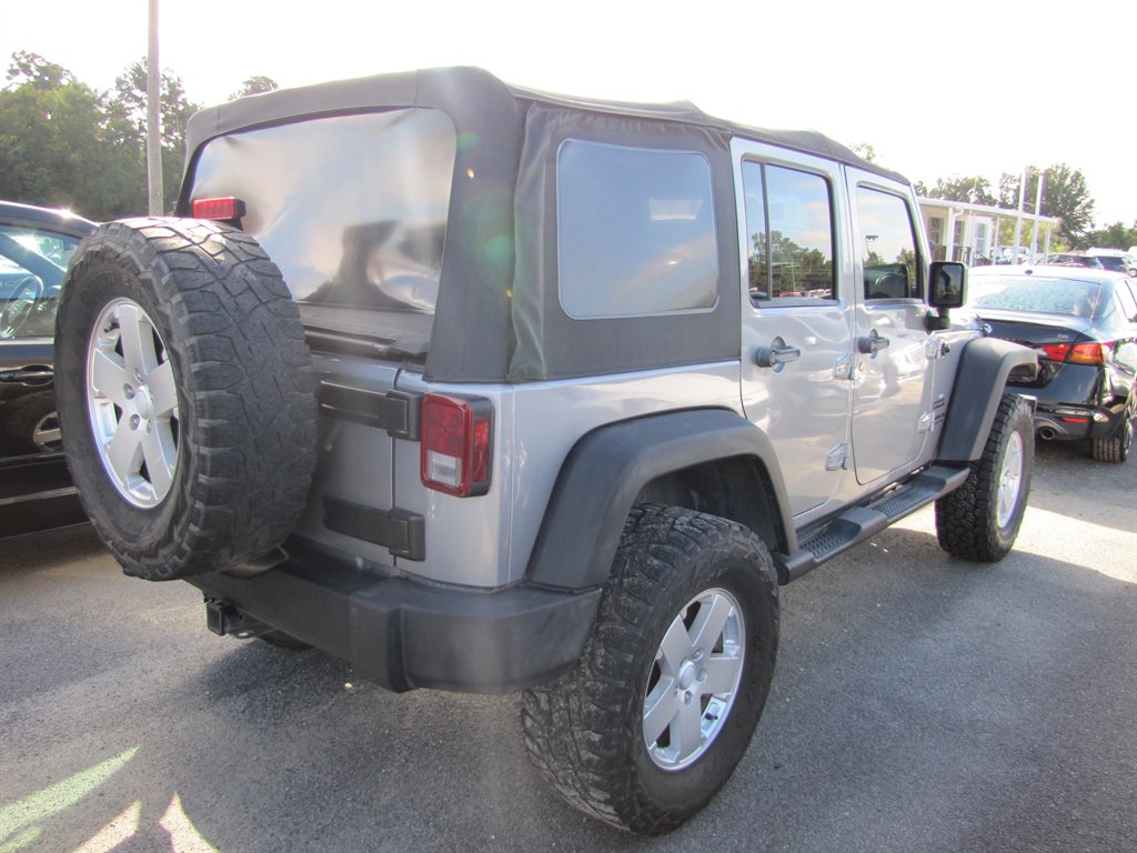 Jeep Wrangler photo 4