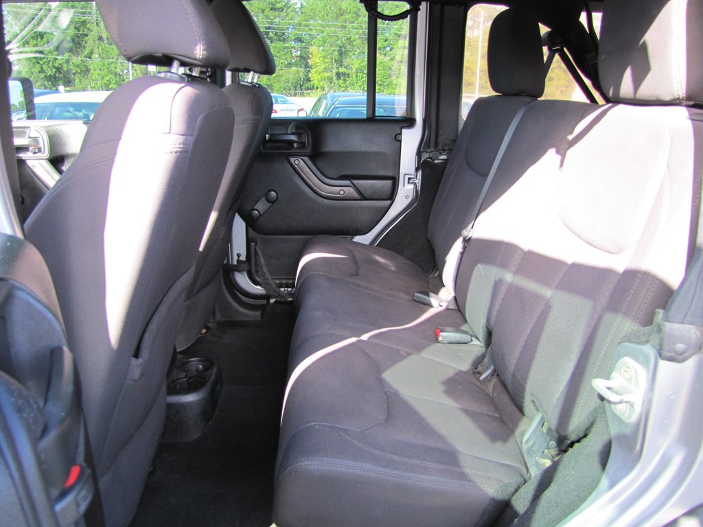Jeep Wrangler photo 7
