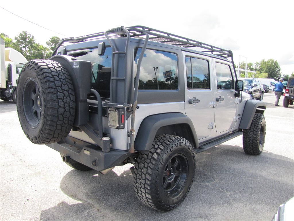 Jeep Wrangler photo 4