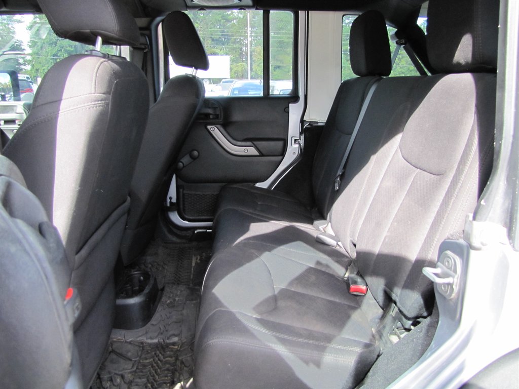 Jeep Wrangler photo 8