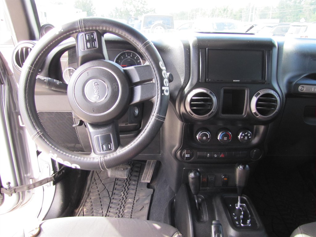 Jeep Wrangler photo 9