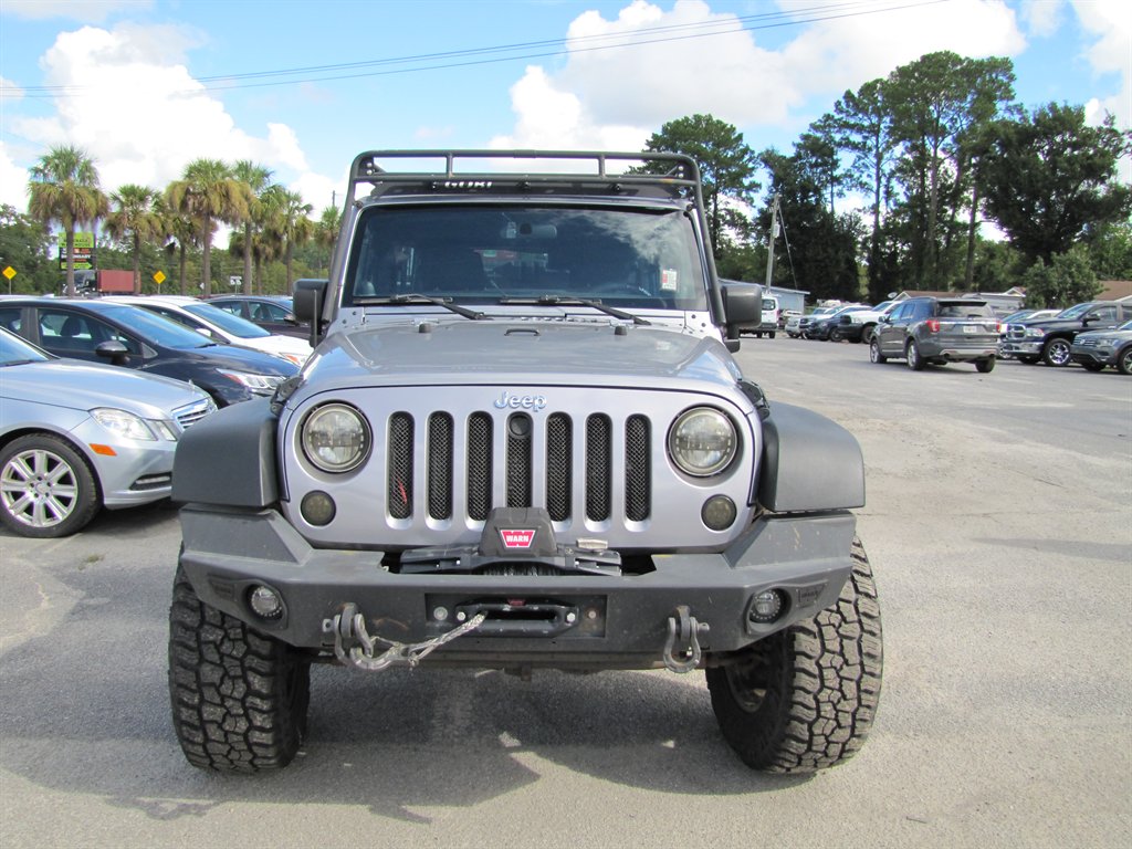 Jeep Wrangler photo 2