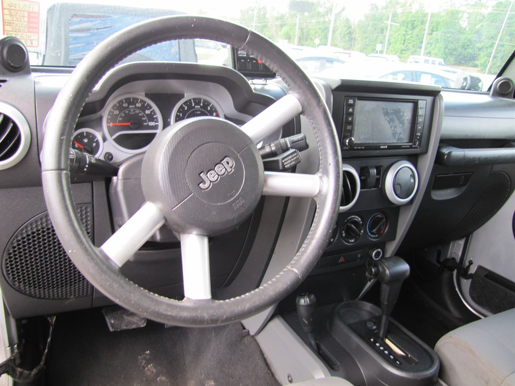 Jeep Wrangler photo 9