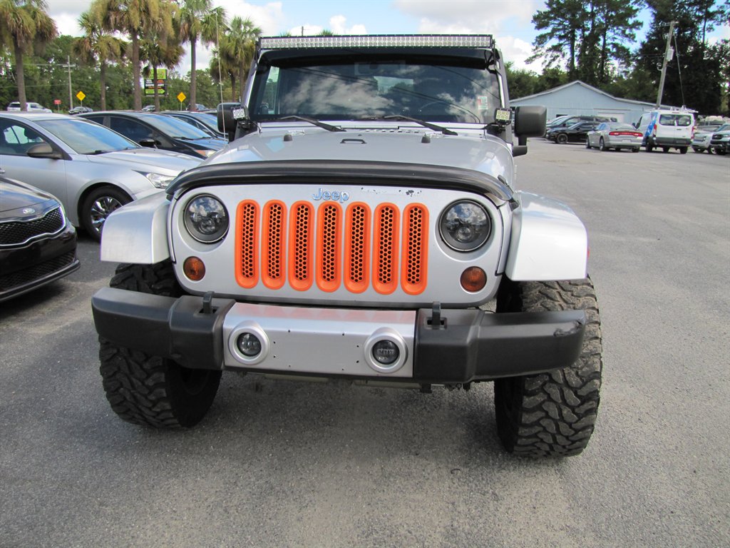 Jeep Wrangler photo 2