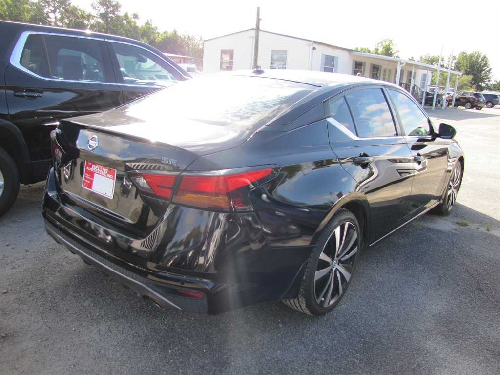 Nissan Altima photo 2
