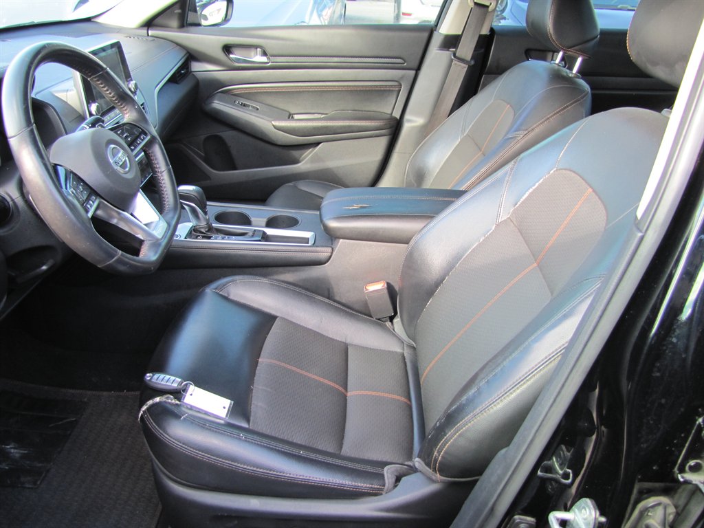 Nissan Altima photo 5