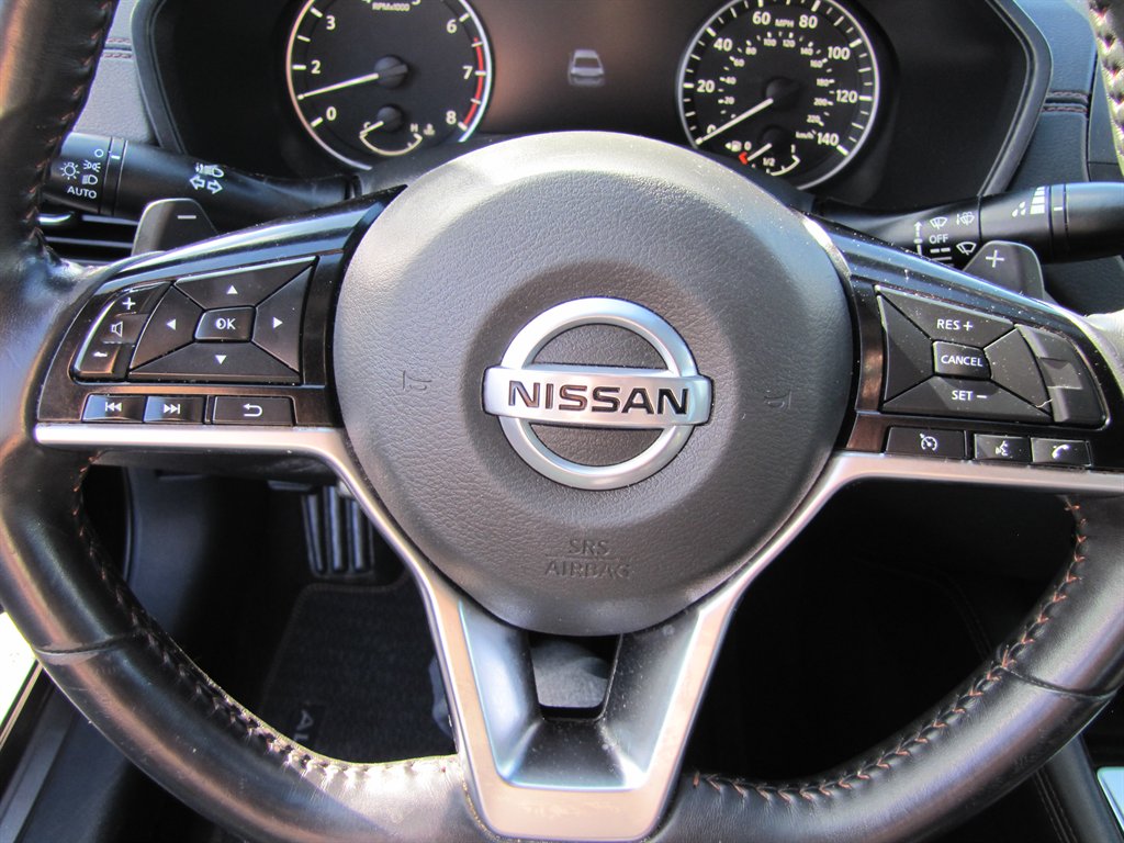 Nissan Altima photo 9