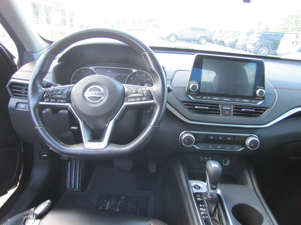 Nissan Altima photo 7