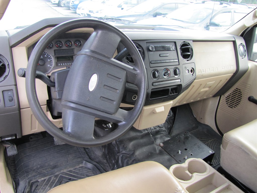 Ford F350SD photo 8