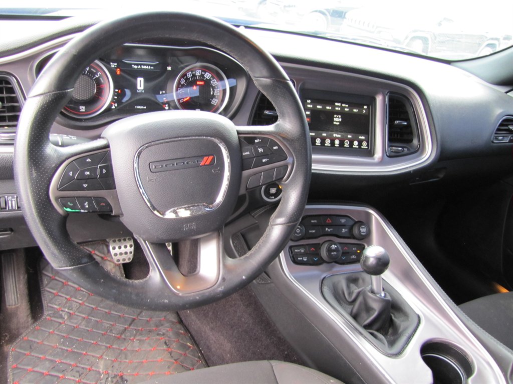 Dodge Challenger photo 10