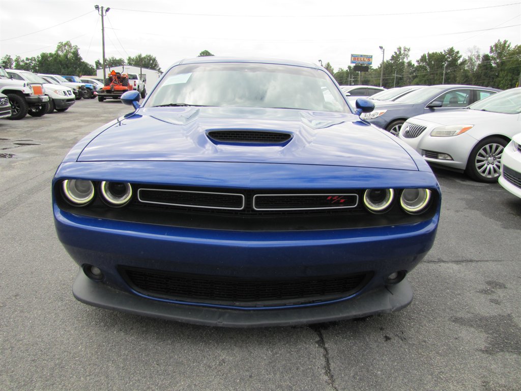 Dodge Challenger photo 2