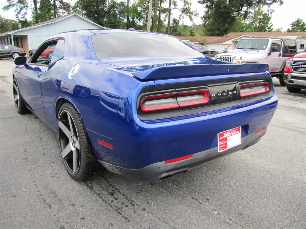Dodge Challenger photo 7