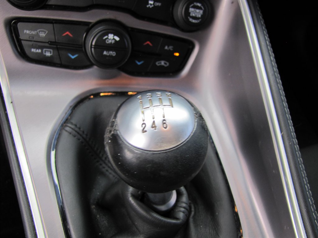 Dodge Challenger photo 15