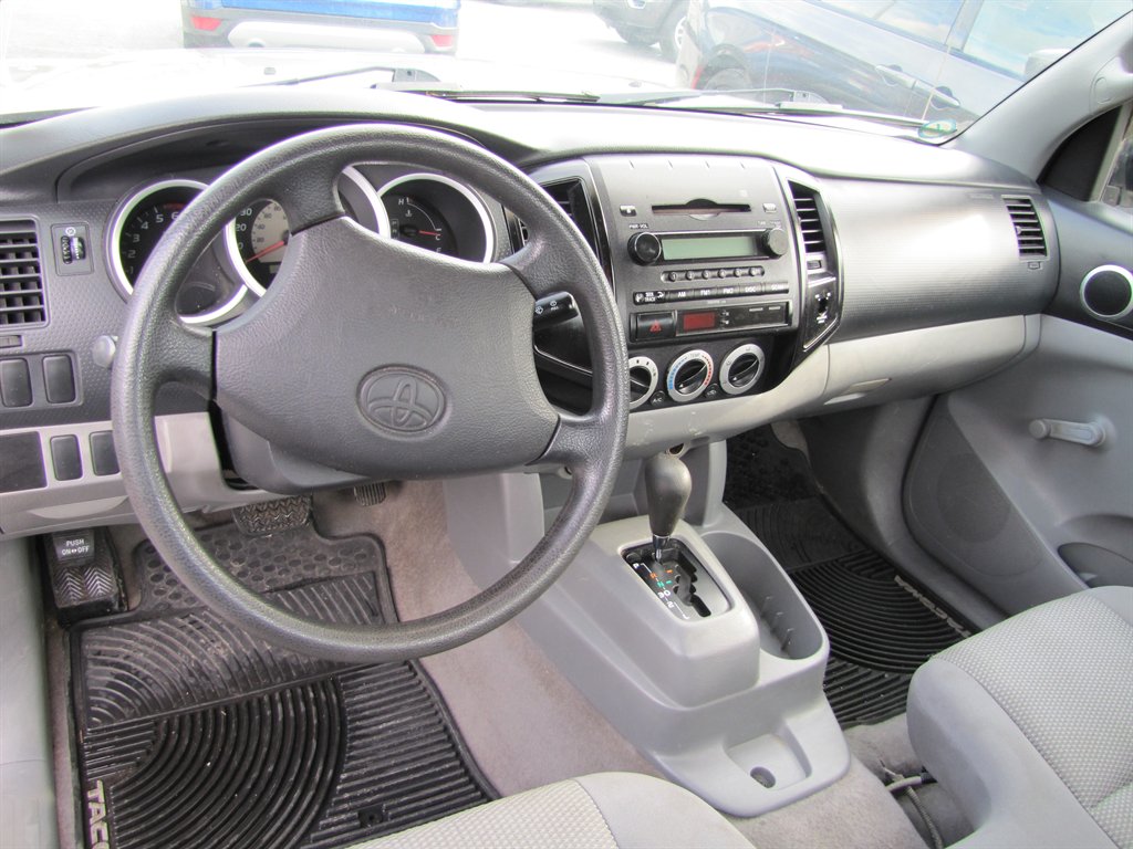 Toyota Tacoma photo 8
