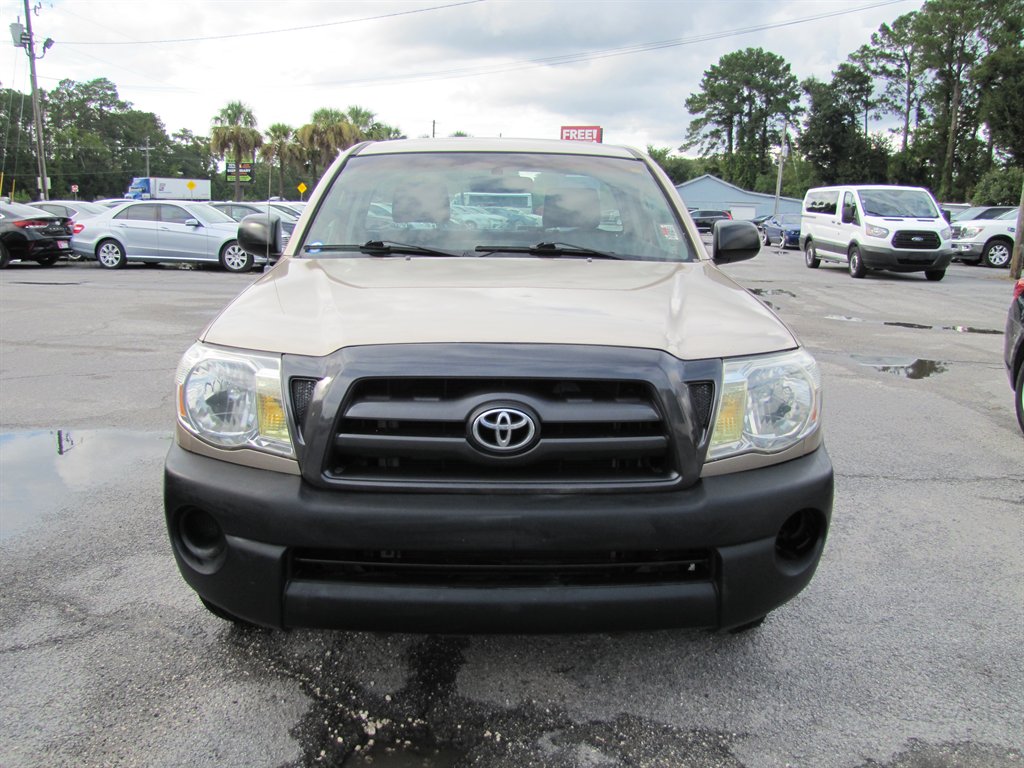 Toyota Tacoma photo 2