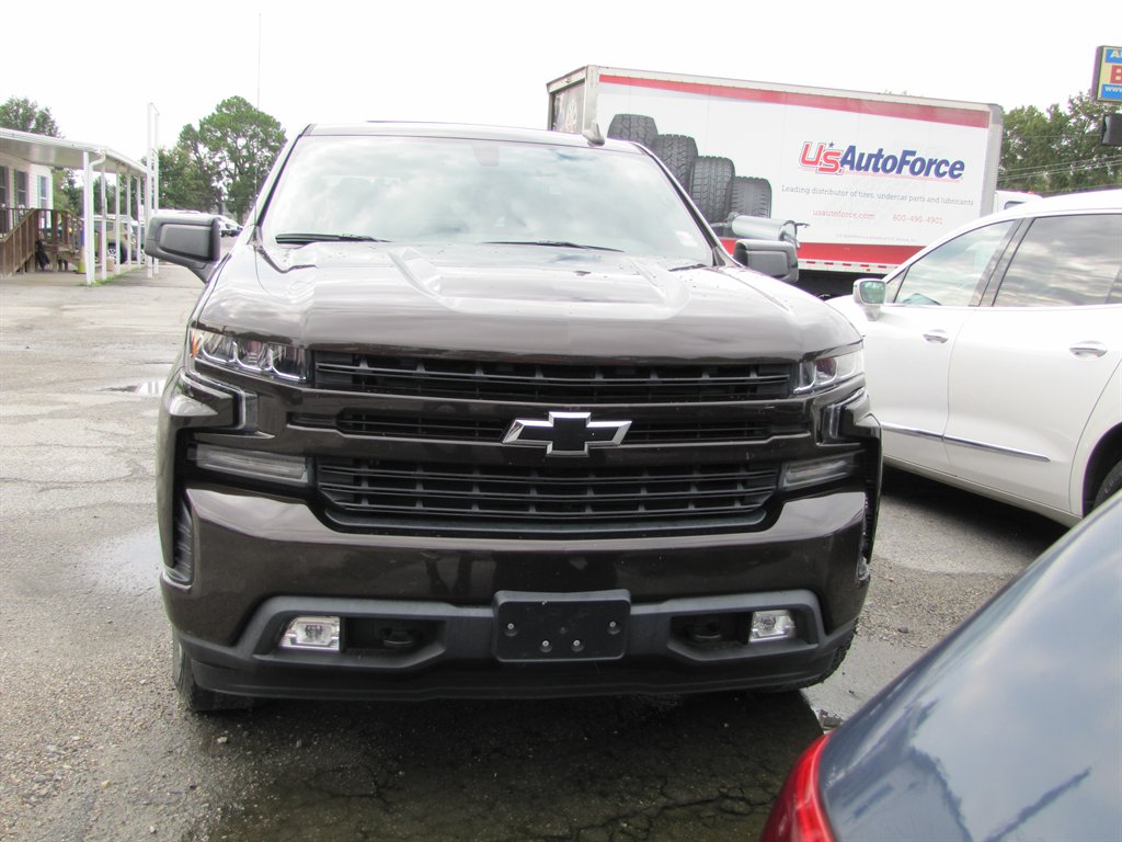 Chevrolet Silverado photo 2