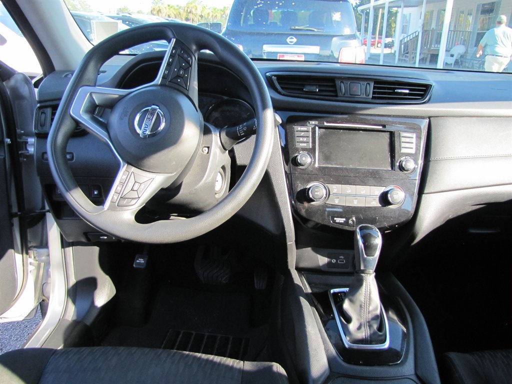 Nissan Rogue photo 9