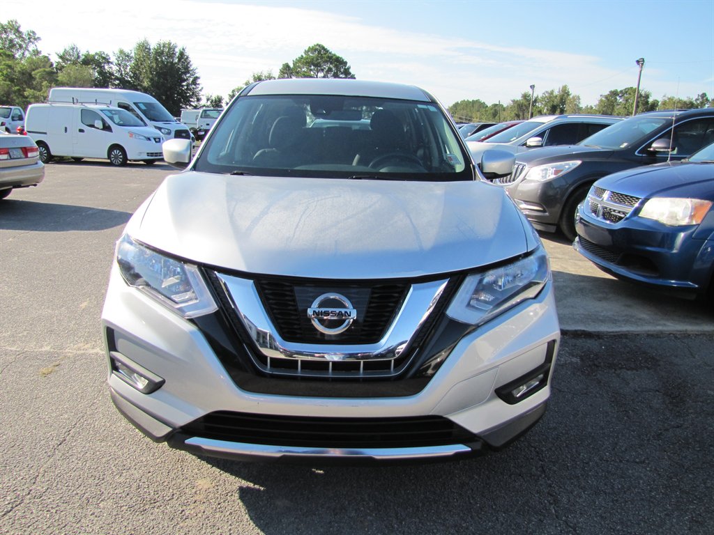 Nissan Rogue photo 2