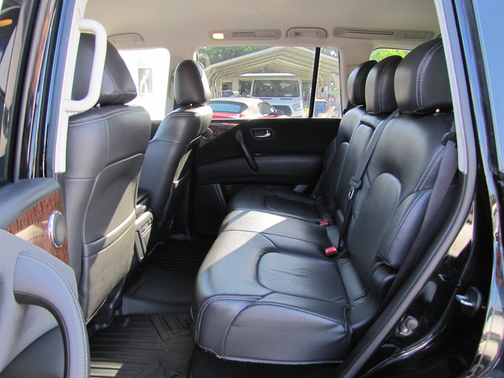 Nissan Armada photo 8