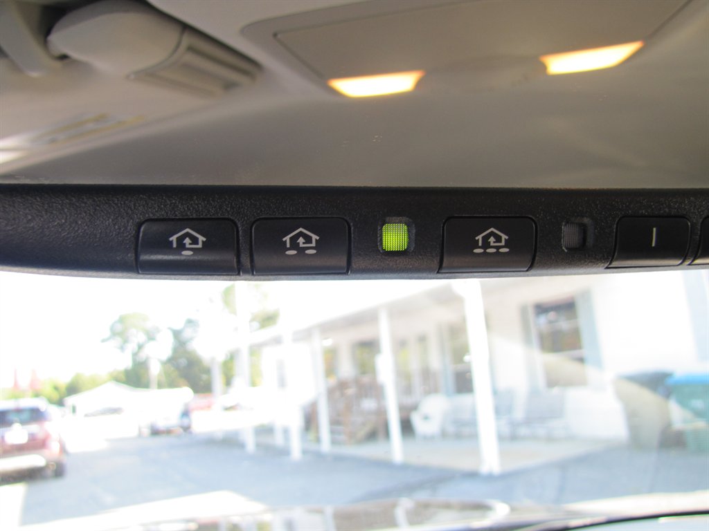 Nissan Armada photo 12