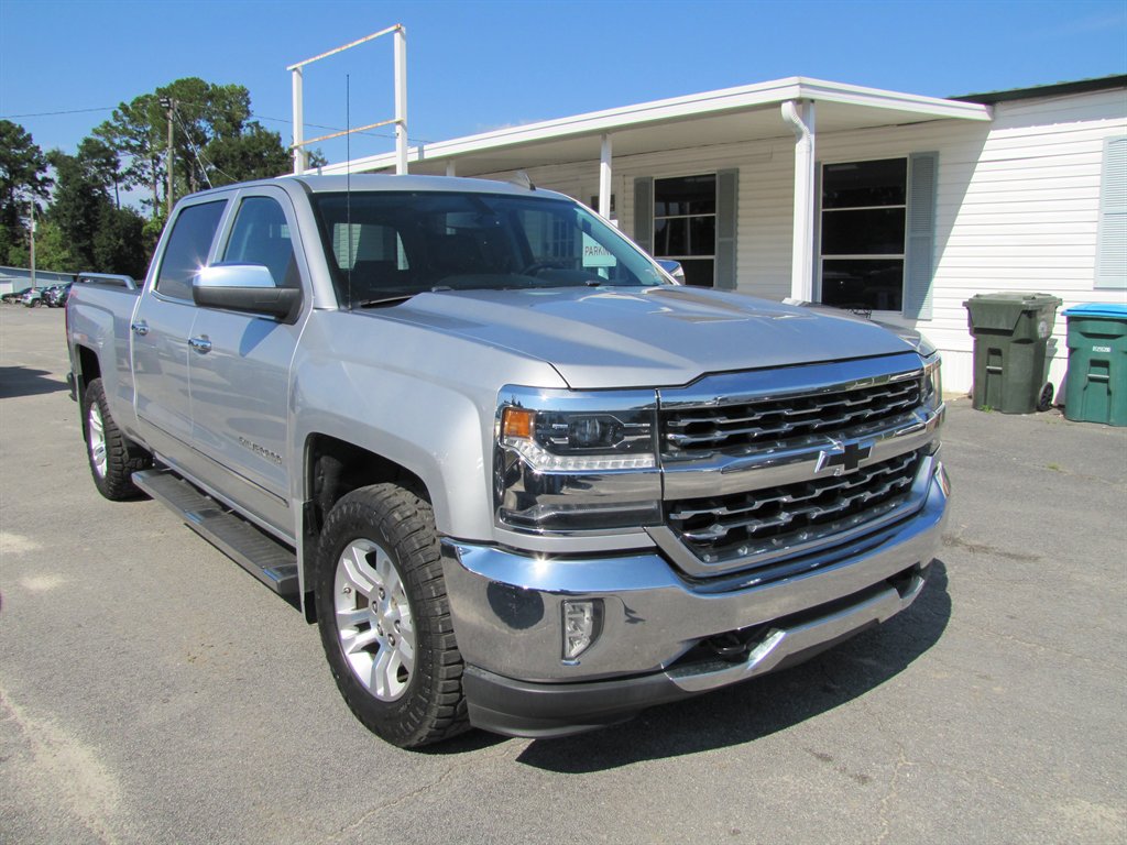 Chevrolet Silverado photo 3