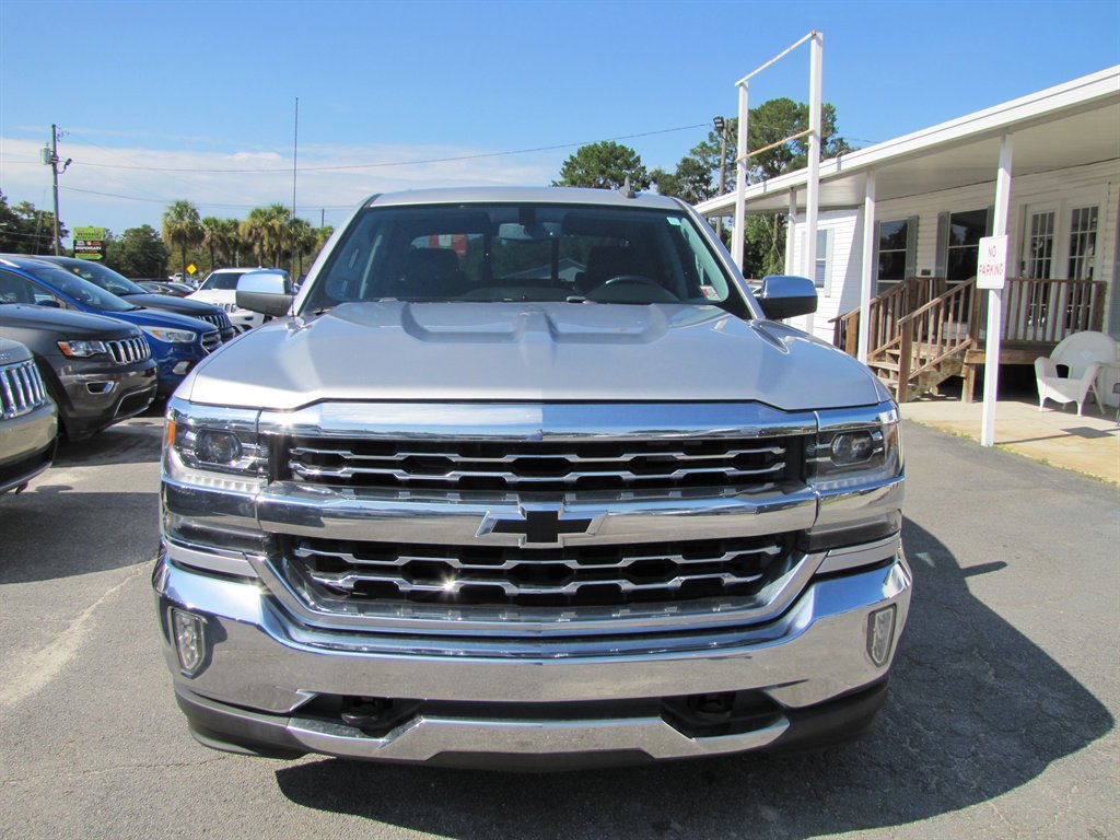 Chevrolet Silverado photo 2