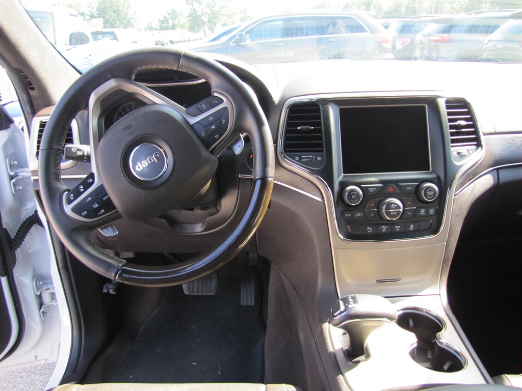 Jeep Grand Cherokee photo 9