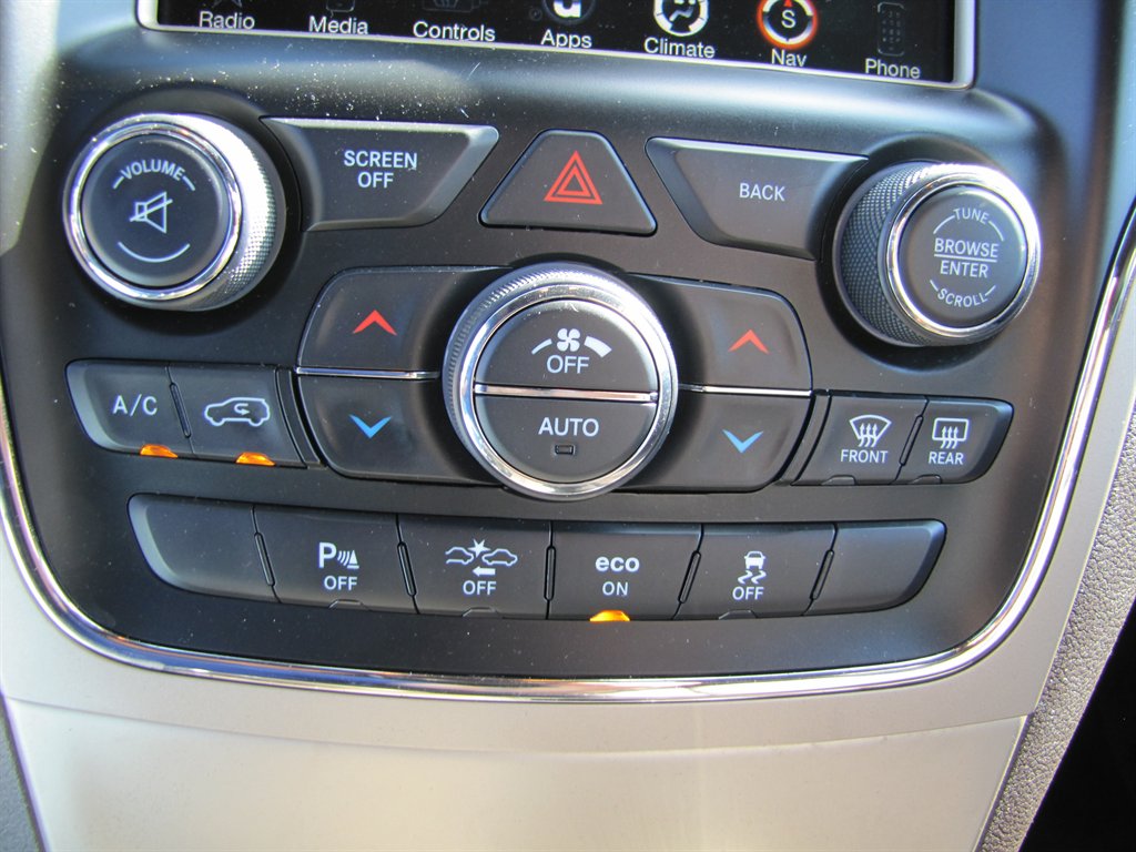 Jeep Grand Cherokee photo 16