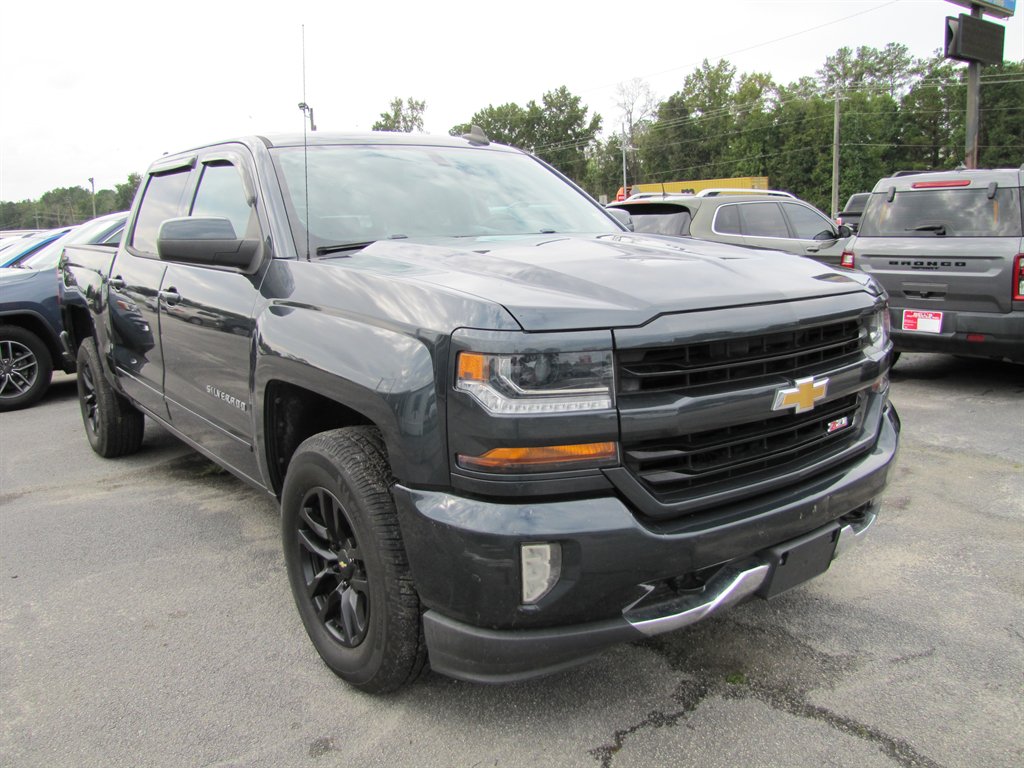 Chevrolet Silverado photo 3