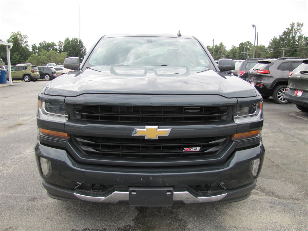 Chevrolet Silverado photo 2