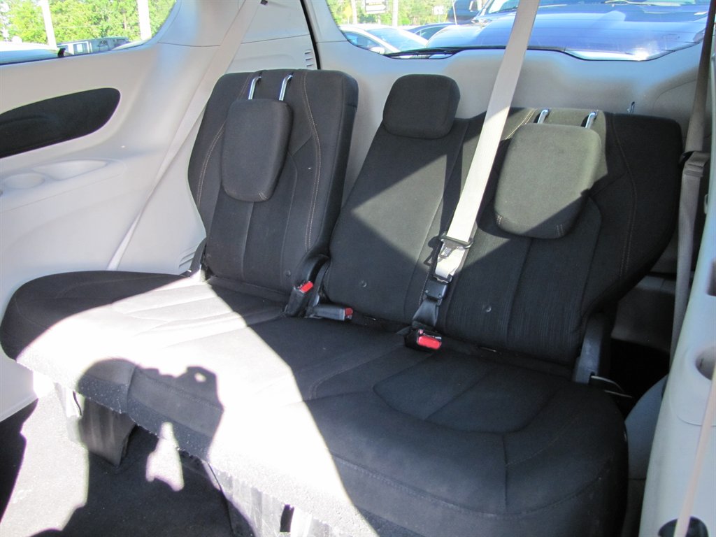 Chrysler Pacifica photo 7