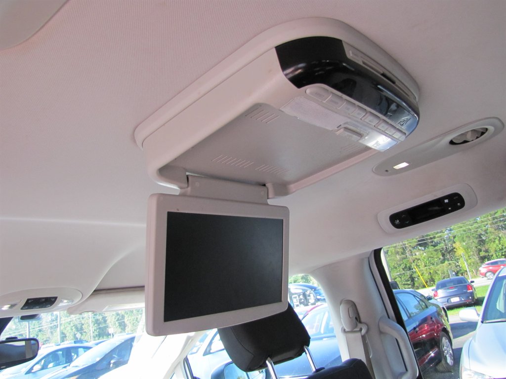 Chrysler Pacifica photo 9
